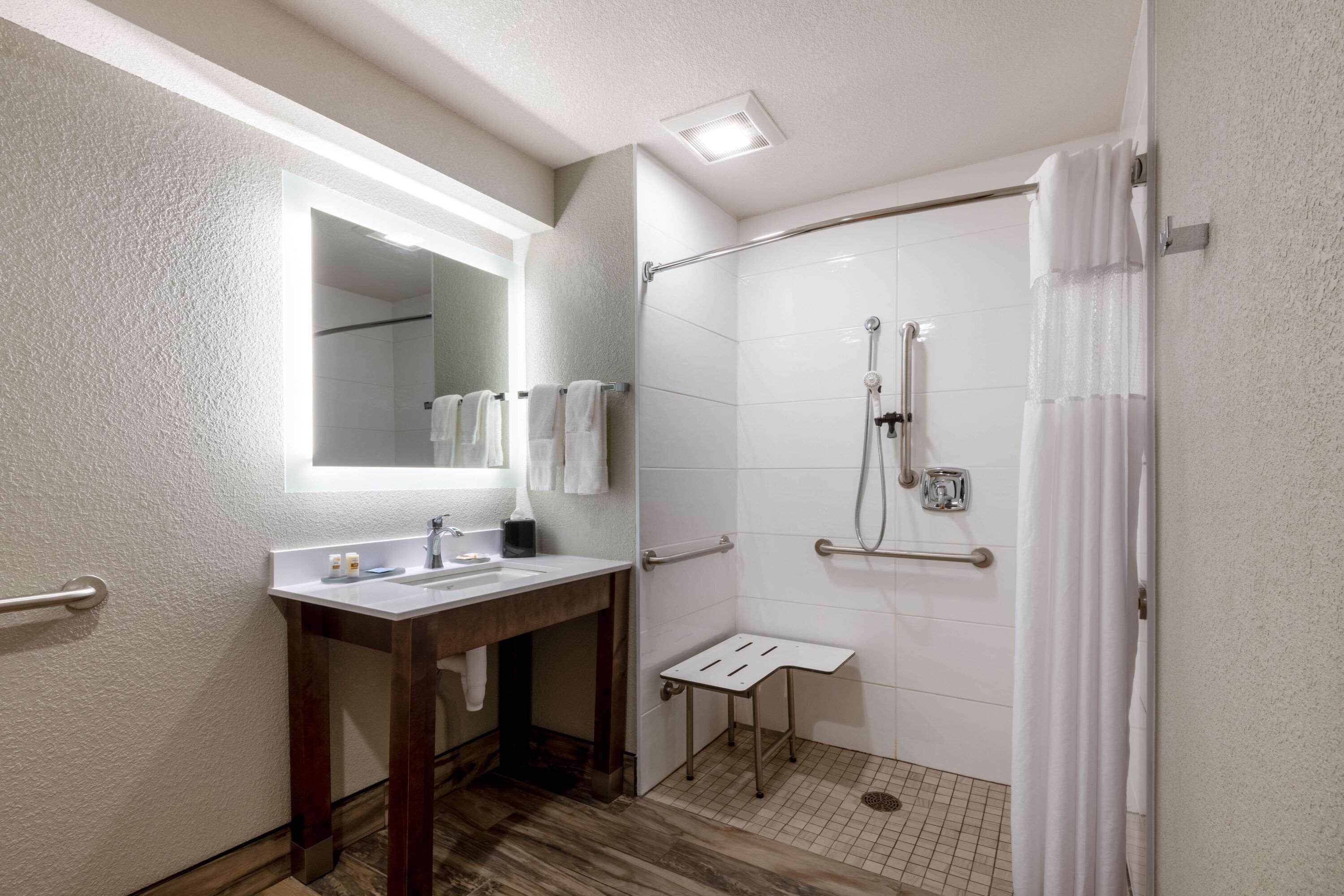 La Quinta By Wyndham Anchorage Airport Hotel Exterior foto